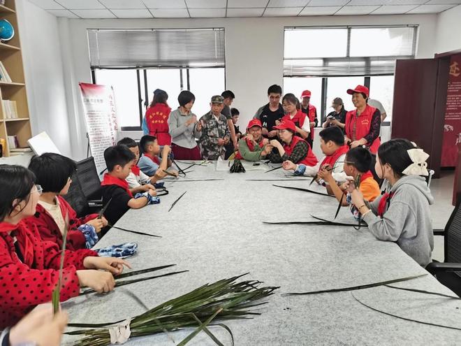 淮安市清江浦区非遗协会走进涟水县周集村AG真人娱乐爱心暖童心 非遗助成长(图5)